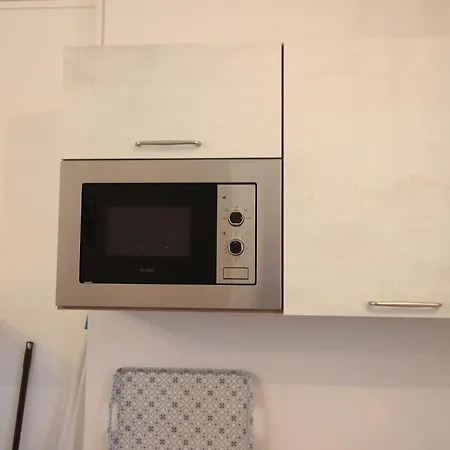 Les Loges De Véro - Rdc - Entièrement Climatisé - Parking Privé - Garage Vélo Moto - Rénové En 2025 - Classé 3 étoiles - 5 Couchages - 2 Ch - 1 Canapé Conv - Wifi - Boulangerie Et Petite Restauration à Prox - à 5 Mn Du Centre De Verdun *