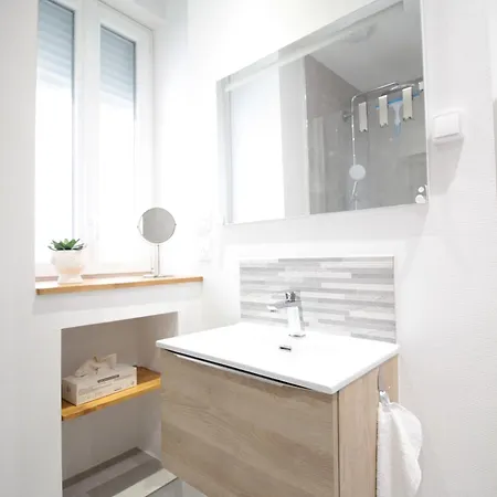 Les Loges De Véro - Rez-de-chaussée - Parking Privé - Garage Vélo Et Moto - Neuf - Classé 3 étoiles - 5 Couchages - 2 - 1 Canapé Convertible - Wifi - Climatisation - A 5 Mn Du Centre De Verdun - Géré Par Presta-zen'services