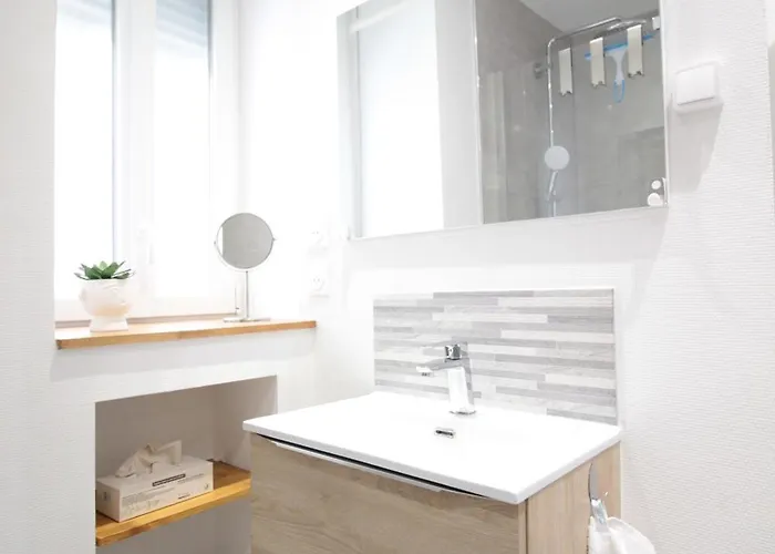 Les Loges De Véro - Rez-de-chaussée - Parking Privé - Garage Vélo Et Moto - Neuf - Classé 3 étoiles - 5 Couchages - 2 - 1 Canapé Convertible - Wifi - Climatisation - A 5 Mn Du Centre De Verdun - Géré Par Presta-zen'services